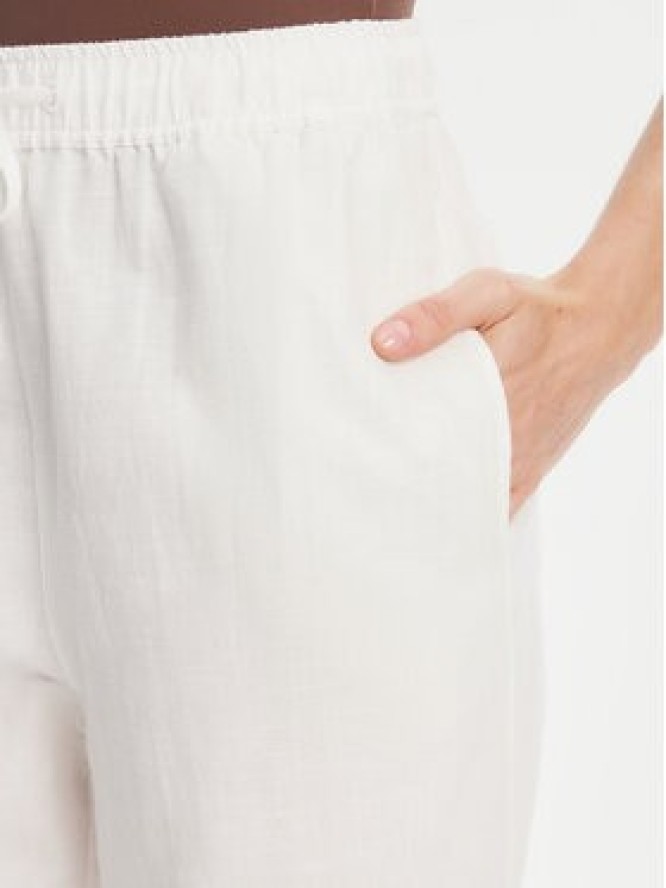 Mustang Spodnie materiałowe Tuscaloosa 1016583 Biały Wide Fit