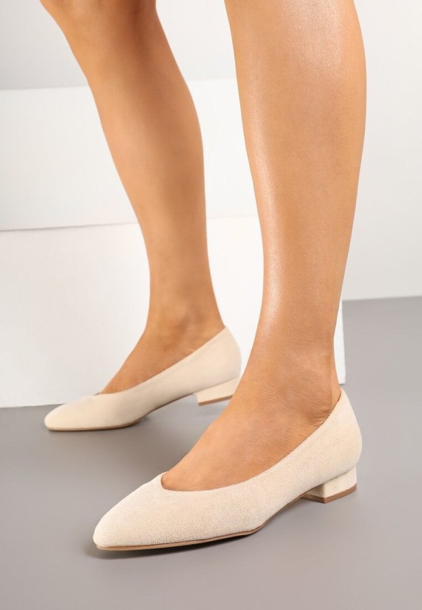 Beżowe Płaskie Czółenka w Klasycznym Stylu Doniveira