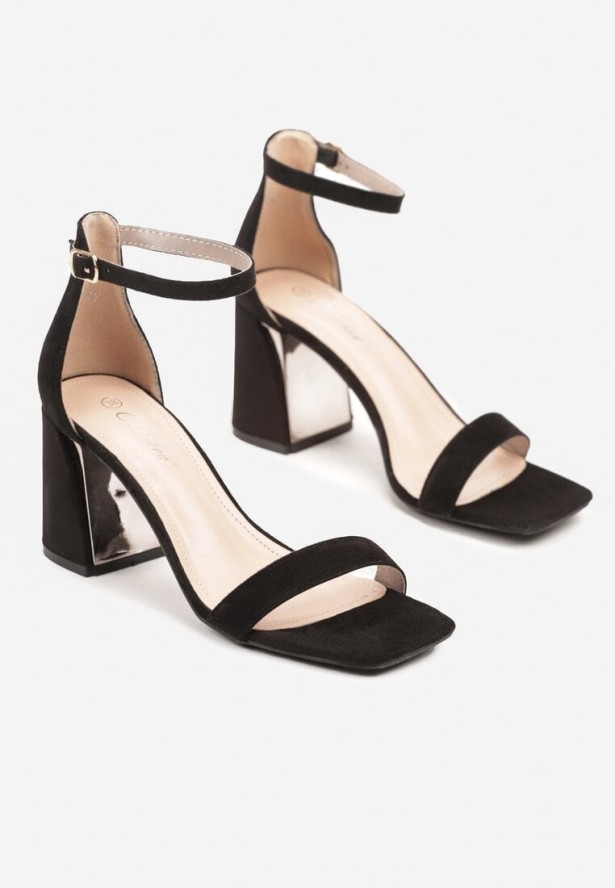 Czarne Sandały na Słupku Ozdobione Kwadratowym Noskiem Nusitira