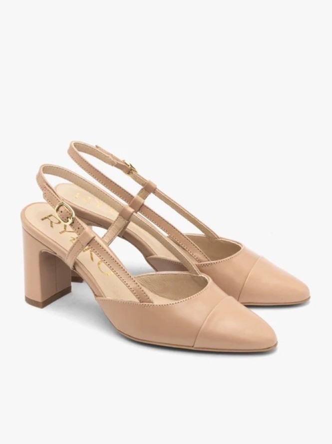 Beżowe czółenka typu slingback