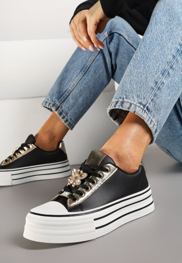 Czarne Trampki na Grubej Podeszwie Zdobione Aplikacją z Motylem Hanathra