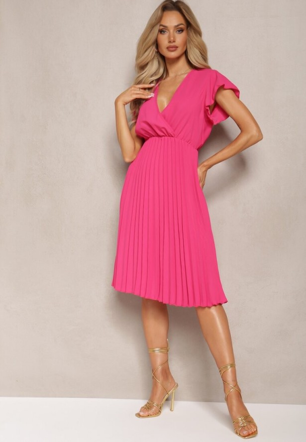 Ciemnoróżowa Midi Sukienka o Rozkloszowanym Fasonie z Kopertowym Dekoltem i Plisami Axanntia