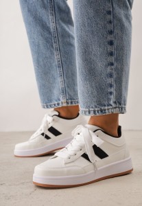 Białe Sneakersy Casual z Ozdobnymi Przeszyciami i Paskami z Boku Ariesera