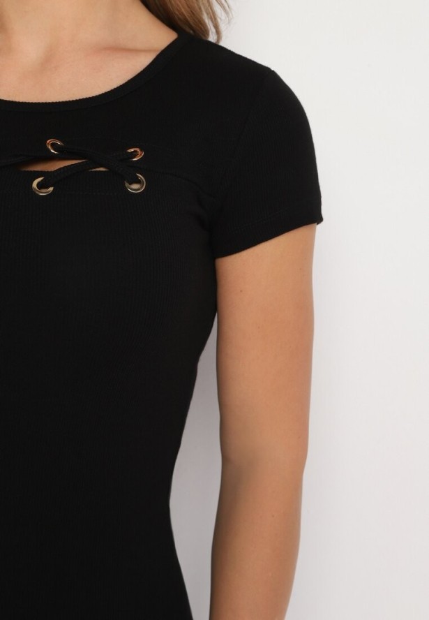 Czarna Bawełniana Bluzka z Plecionym Zdobieniem przy Dekolcie Elretia