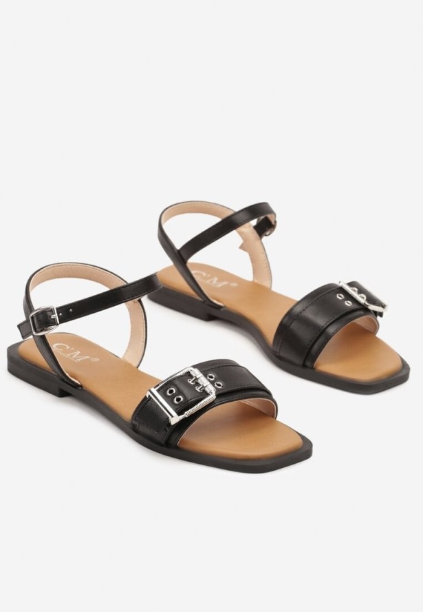 Czarne Sandały na Płaskiej Podeszwie Zdobione Klamerką i Nitami Zellevia