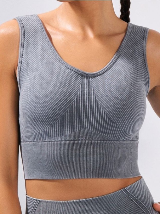 Top sportowy z ozdobnym prążkowanym elementem na przodzie - szary