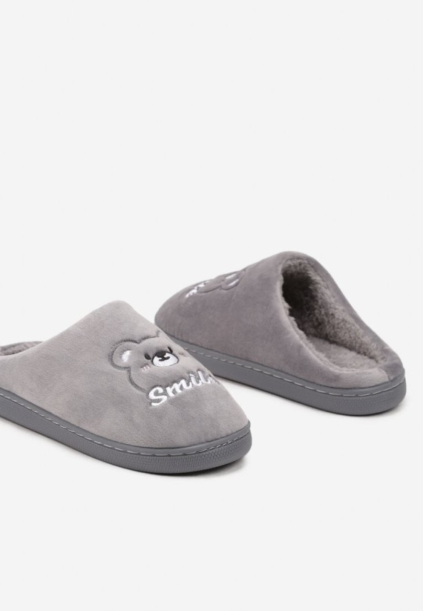 Szare Kapcie Welurowe z Ozdobną Naszywką i Futerkiem Naorita