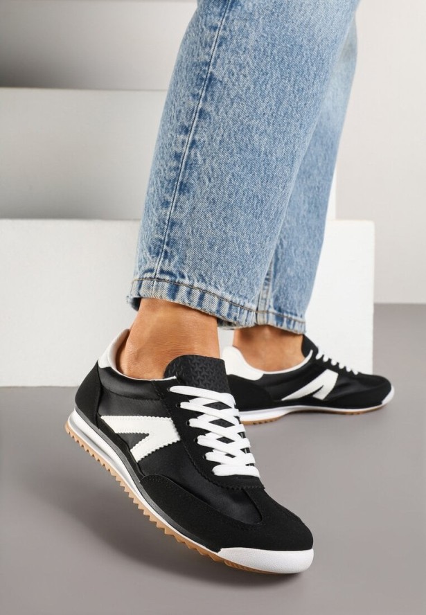 Czarne Sneakersy w Stylu Kultowych Tenisówek z Ozdobnymi Przeszyciami Valtewi