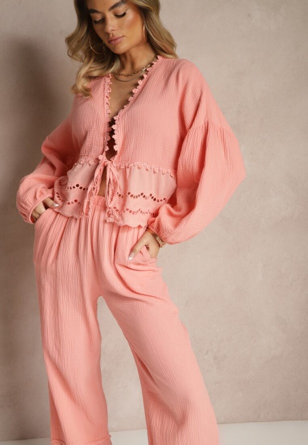 Różowy Komplet z Bawełny z Ażurowymi Wstawkami Bluzka z Wiązaniem i Spodnie Jaette