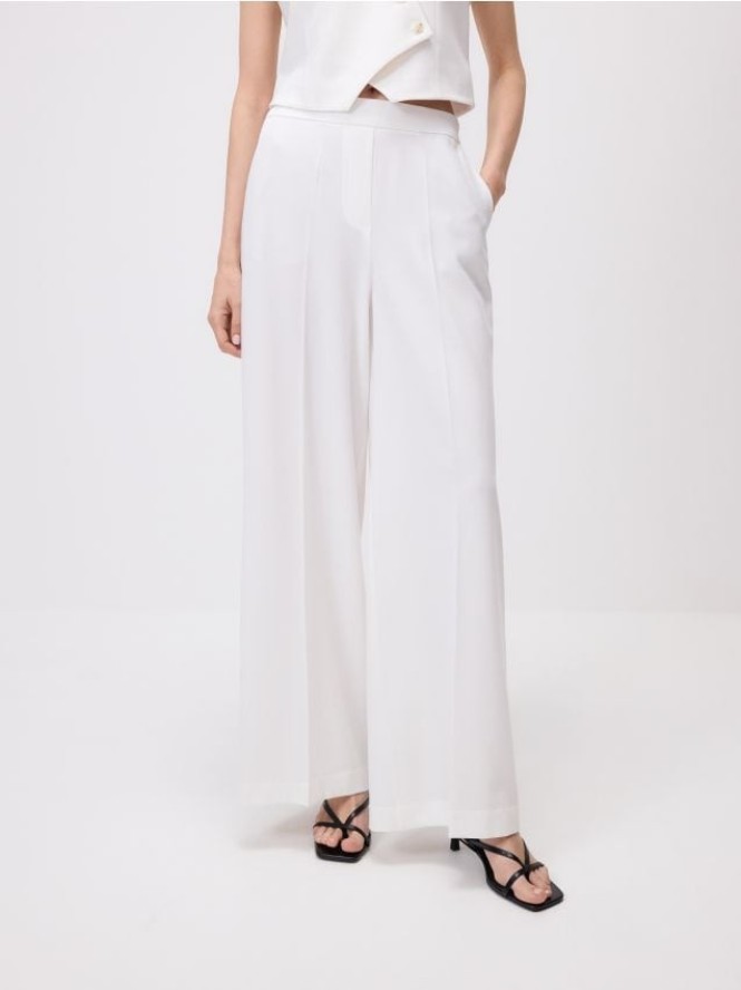 Spodnie z kantem - biały