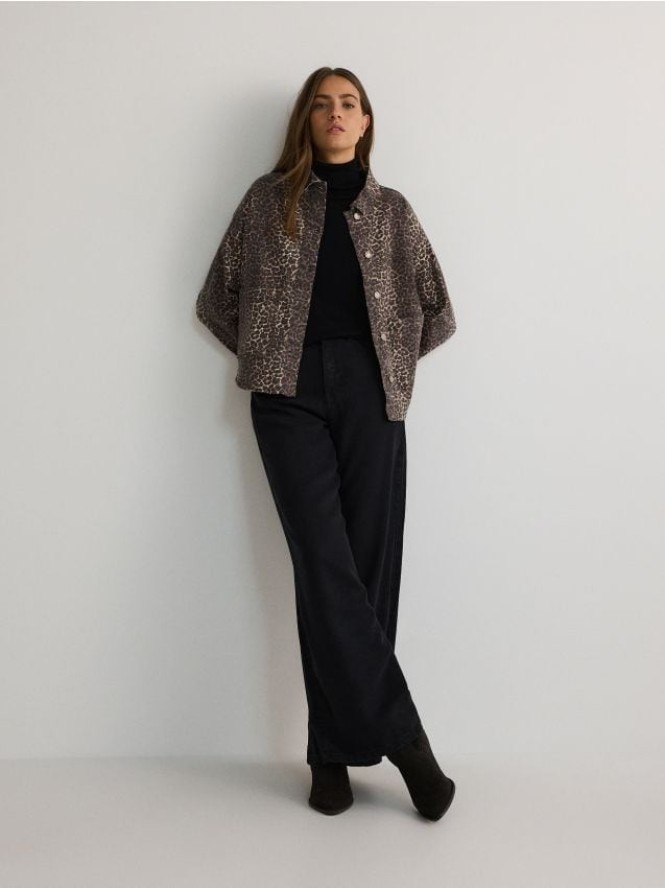 Jeansowa kurtka w panterkę - wielobarwny