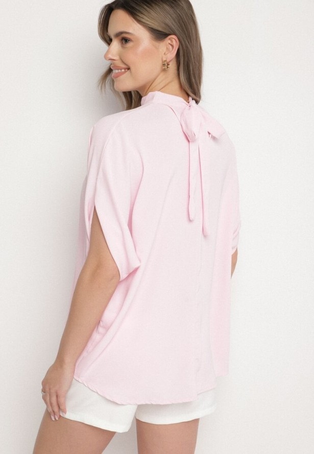 Różowa Bluzka Ozdobiona Stójką i Wiązaniem Rinelea