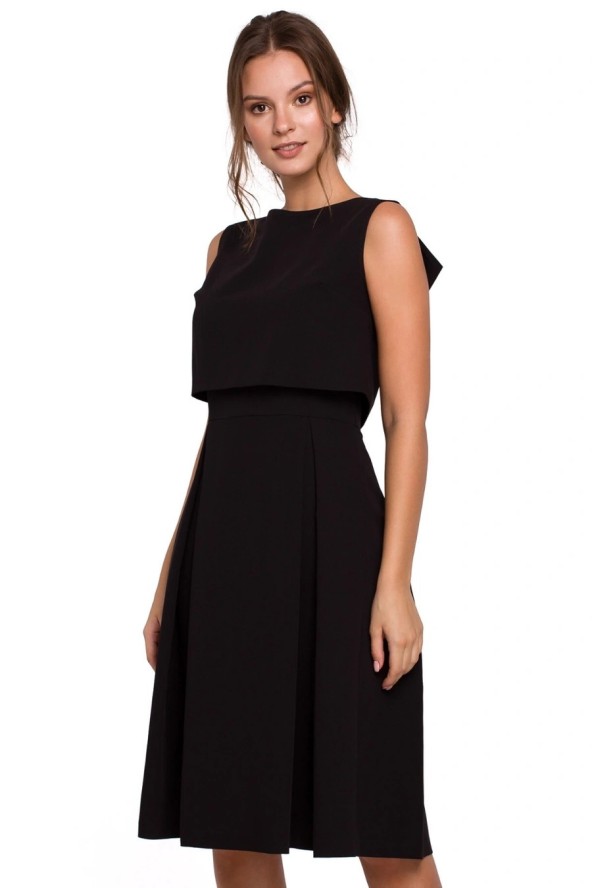 Elegancka rozkloszowana sukienka z dekoltem na plecach czarna