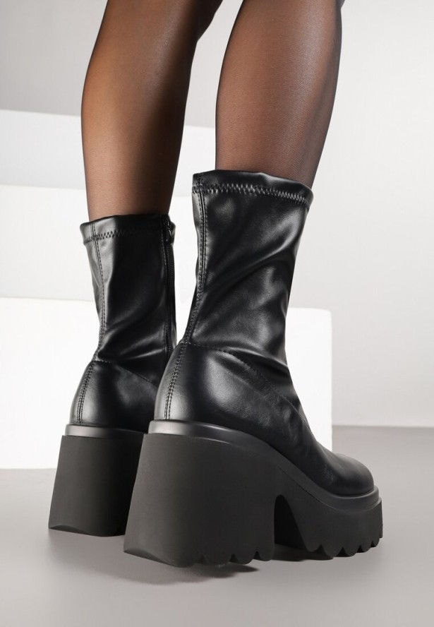 Czarne Przylegające Botki Vices w Stylu Grunge na Słupku z Ociepleniem Falarina