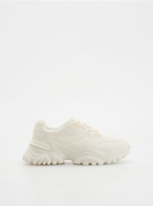 Sneakersy na szerokiej podeszwie - złamana biel