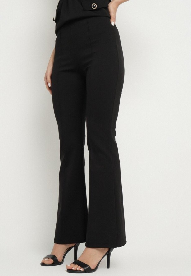 Czarny Komplet Top z Baskinką Zdobiony Guzikami i Spodnie Dzwony Sovkio