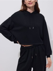 Krótka bluza z wiskozą - czarny