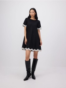 Sukienka z kontrastową koronką - czarny