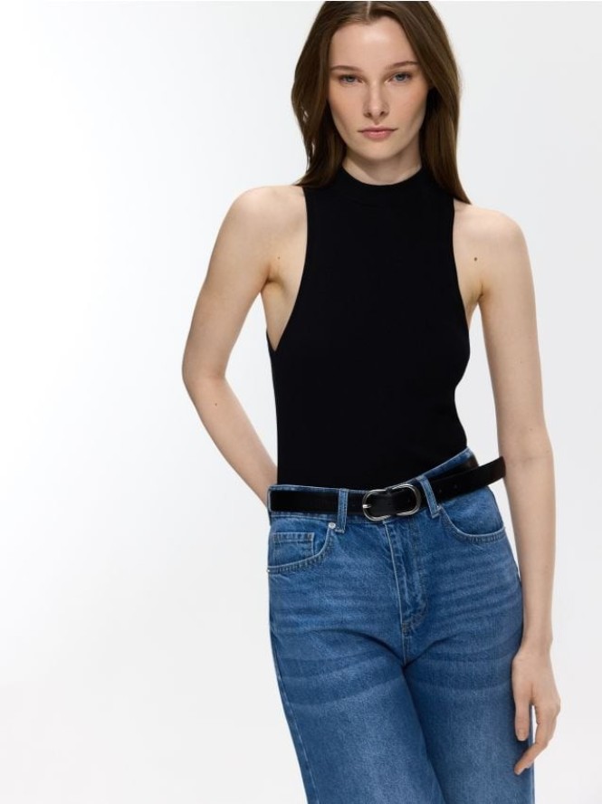 Prążkowany top halter - czarny
