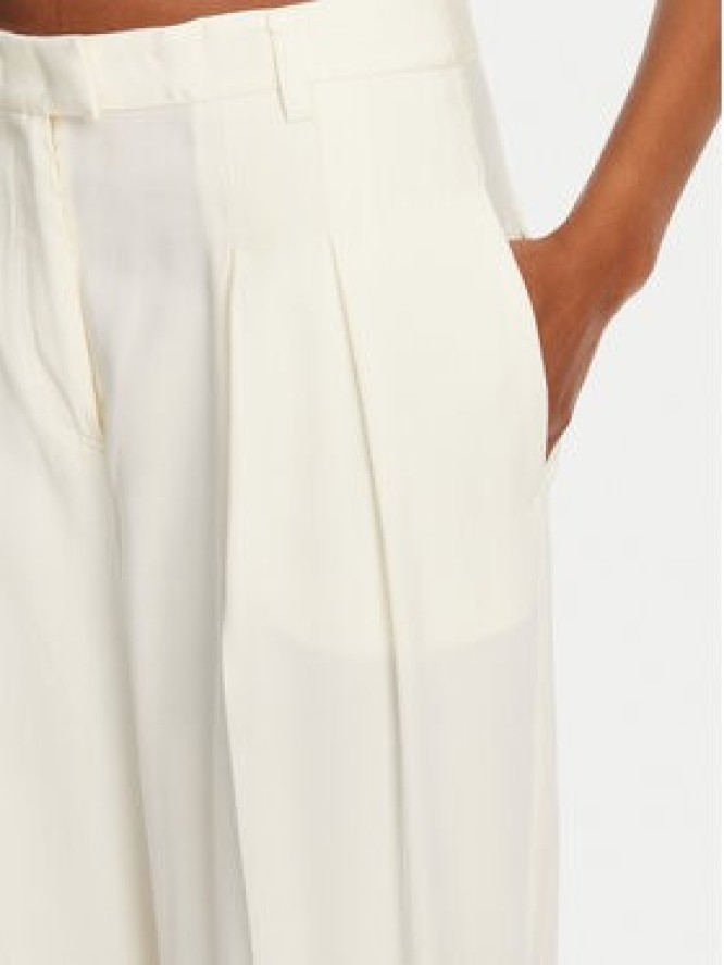 Patrizia Pepe Spodnie materiałowe 2P1670 A573 W146 Écru Regular Fit