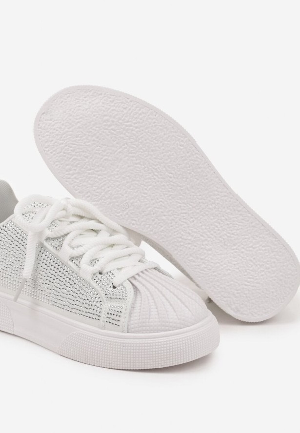 Białe Sneakersy Ozdobione Cyrkoniami i Tłoczonym Noskiem Calreis