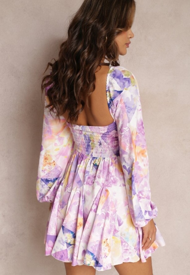 Fioletowa Rozkloszowana Sukienka w Kwiaty z Kwadratowym Dekoltem Averla