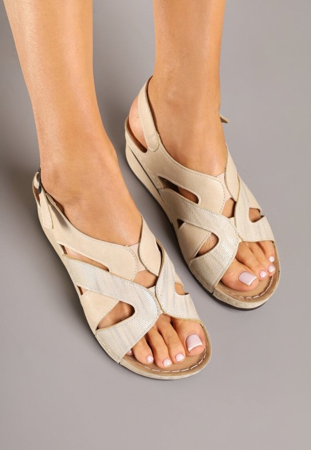 Beżowe Sandały Vices z Ozdobnymi Paskami Oviama