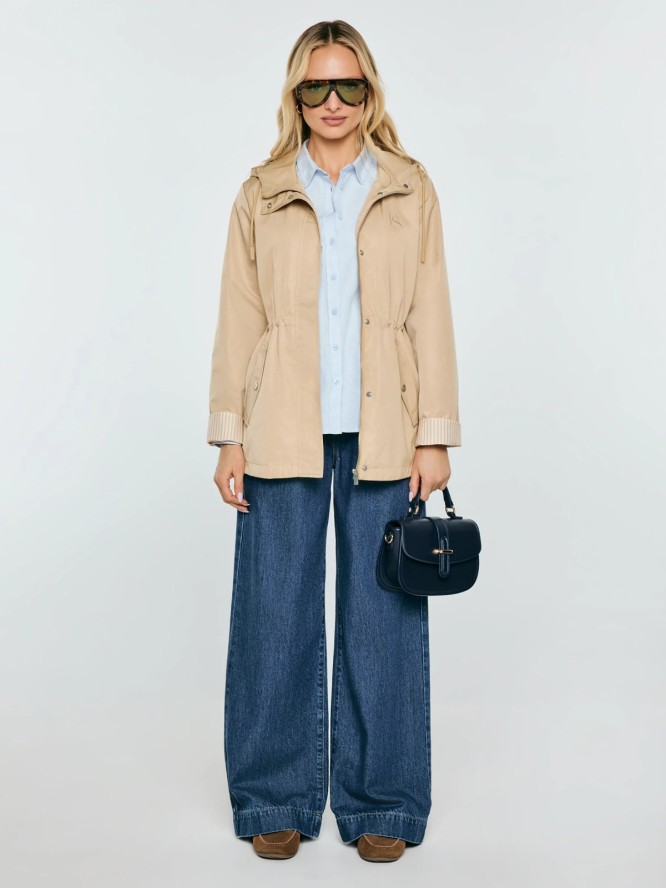 Kurtka damska przeciwdeszczowa z regulacją w talii z kapturem beżowa Lisa 801