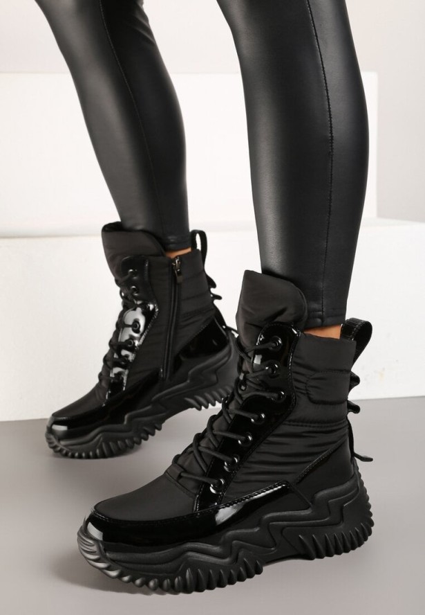 Czarne Śniegowce na Grubej Tłoczonej Podeszwie ze Sznurowaniem Cedilia