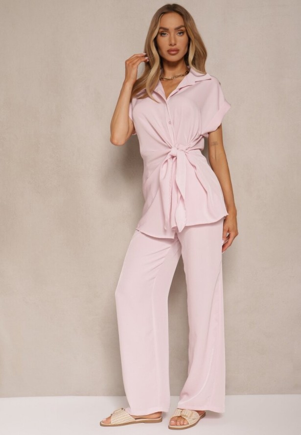 Różowy Komplet ze Spodniami o Szerokim Kroju i Koszulą z Ozdobnym Wiązaniem Filaniella