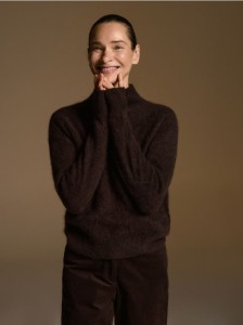 Wełniany golf z dodatkiem kaszmiru - ciemnobrązowy