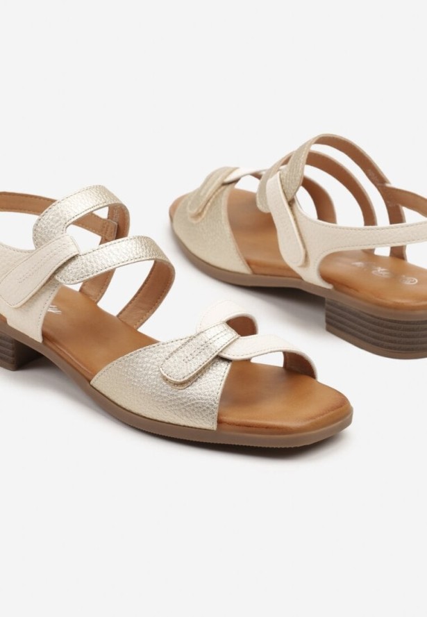 Beżowe Sandały z Geometrycznymi Paskami Nevaelle