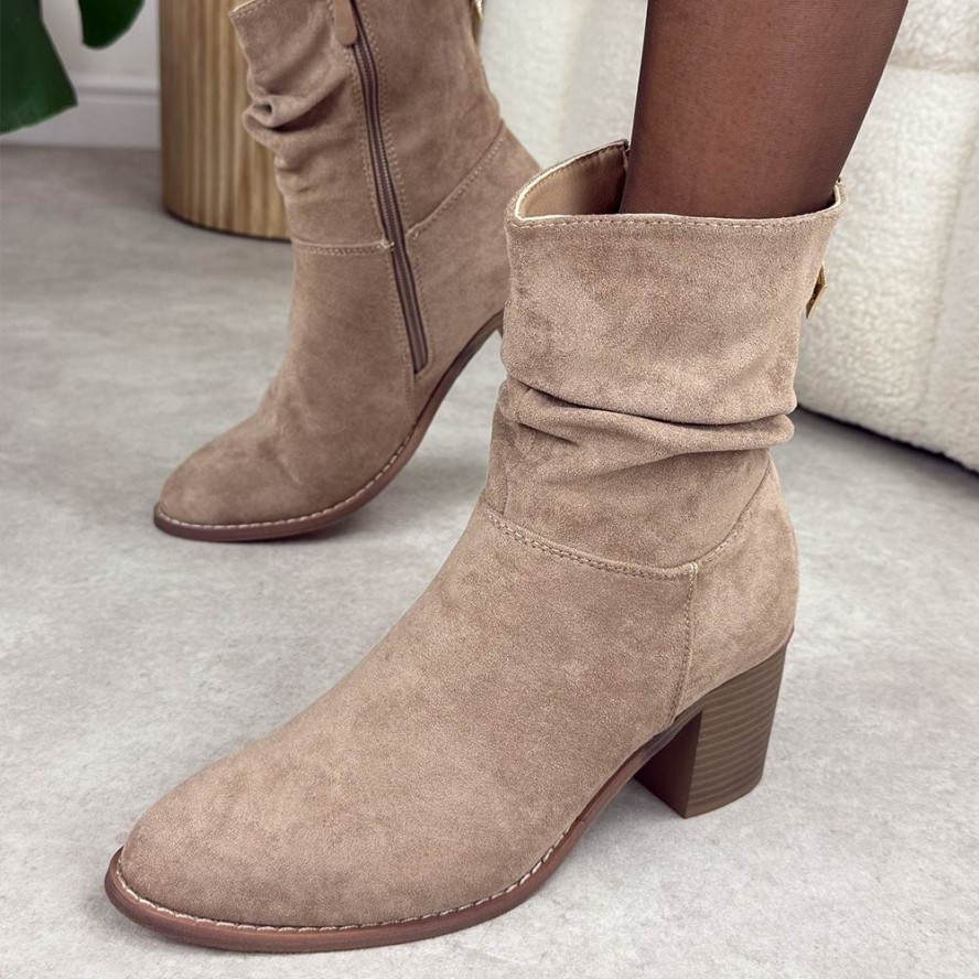 Beżowe wiosenne zamszowe botki damskie na obcasie S.Barski 52-516