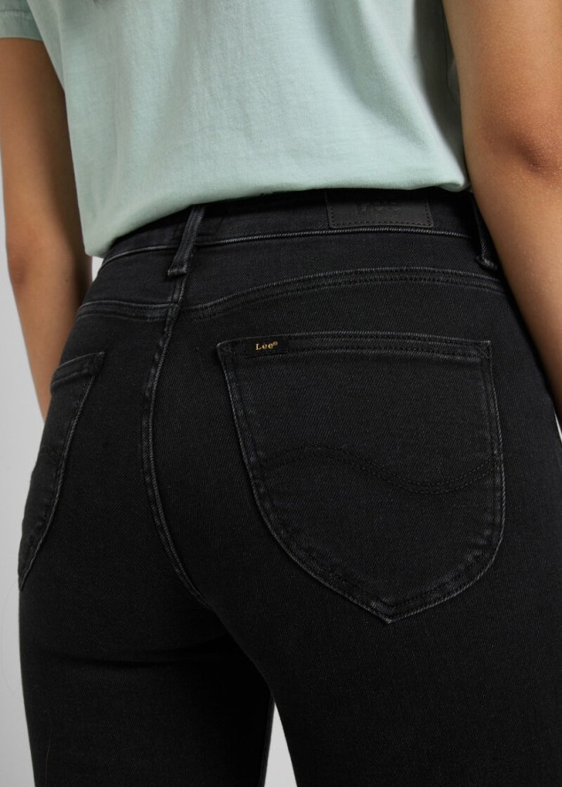 LEE DAMSKIE SPODNIE JEANSOWE LEE FOREVERFIT BLACK AVERY L32SOZVT 112145054