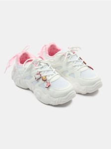 Sneakersy z ozdobnymi zawieszkami Hello Kitty - biały