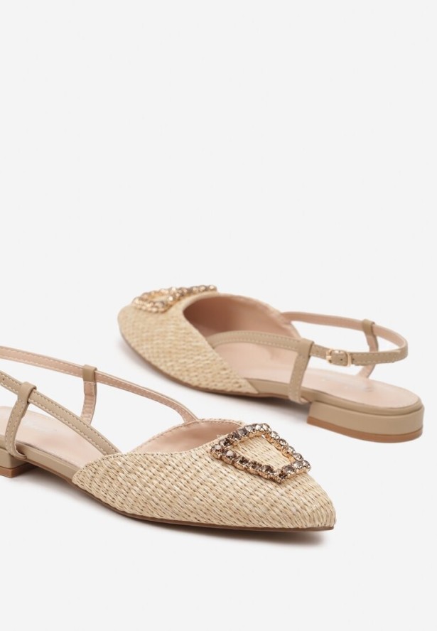 Beżowe Sandały ze Szpiczastym Noskiem z Plecionki i Biżuteryjną Aplikacją Abelira