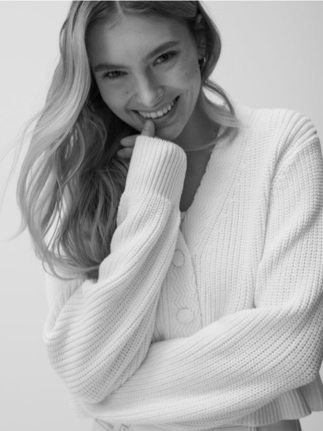 Krótki kardigan z bawełną - kremowy