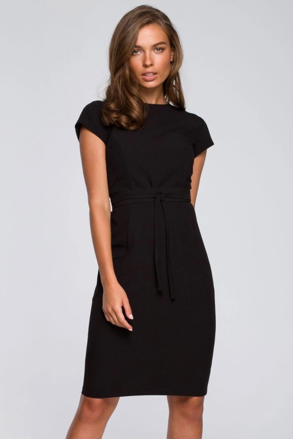 Sukienka ołówkowa z modelującymi przeszyciami czarna