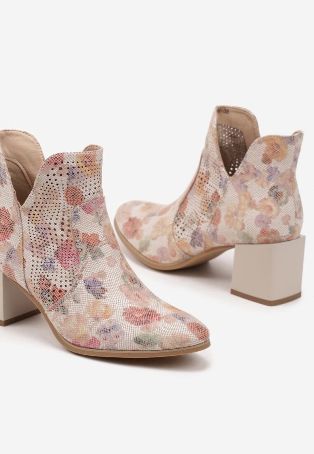 Beżowe Ażurowe Botki na Słupku Ozdobione Wycięciem Ilinalla