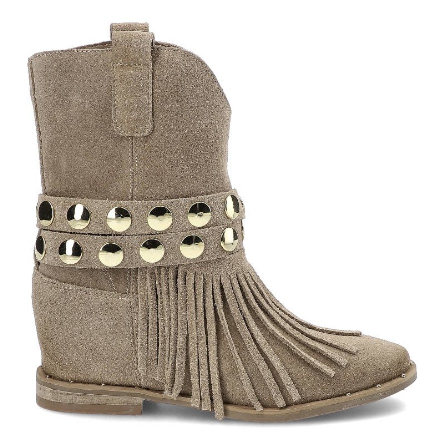Botki damskie Carinii, zamszowa cholewka o miękkiej strukturze dekoracyjne frędzle z metalowymi nitami wsuwany fason, beżowe, B7751-O17-B89