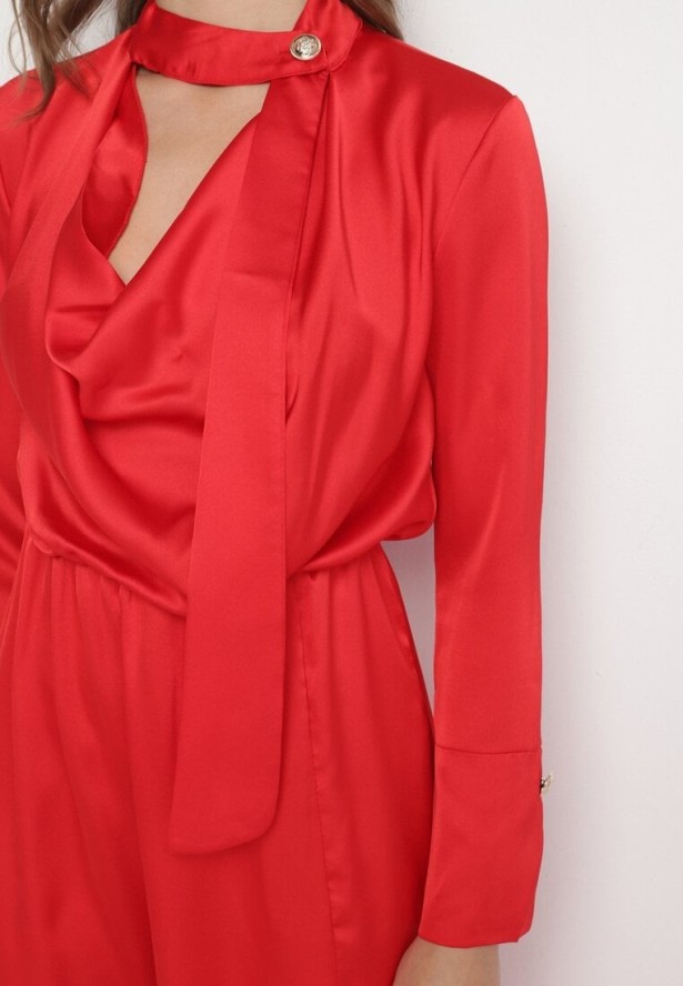 Czerwona Satynowa Sukienka Koktajlowa Ozdobiona Guzikiem Leannea