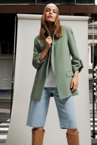 Marynarka z podwijanymi rękawami oliwkowa