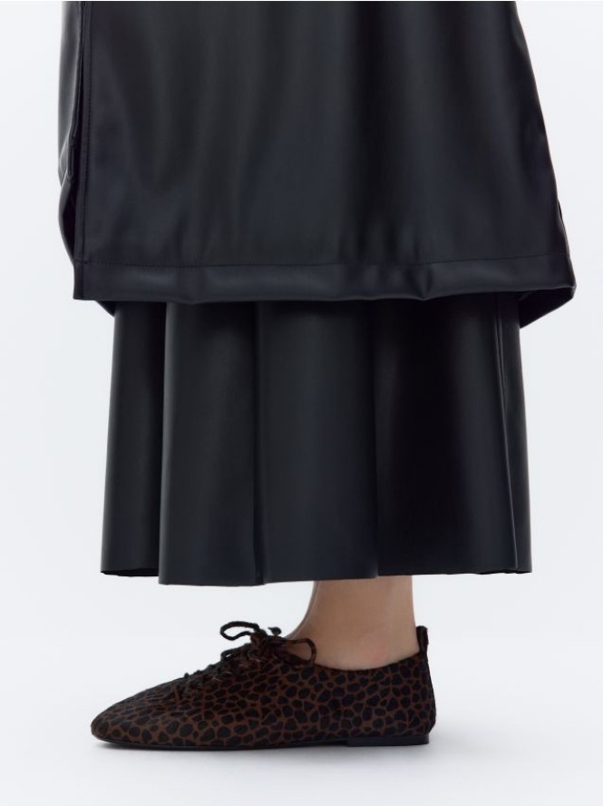 Zamszowe loafersy z włosiem - wielobarwny