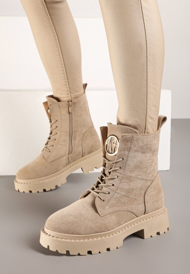 Beżowe Botki z Ekozamszu z Przeszyciami i Okrągłym Monogramem Drystana