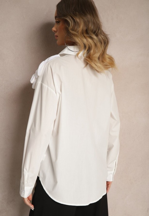 Biała Klasyczna Koszula z Aplikacją 3D z Kwiatowym Motywem Xirena