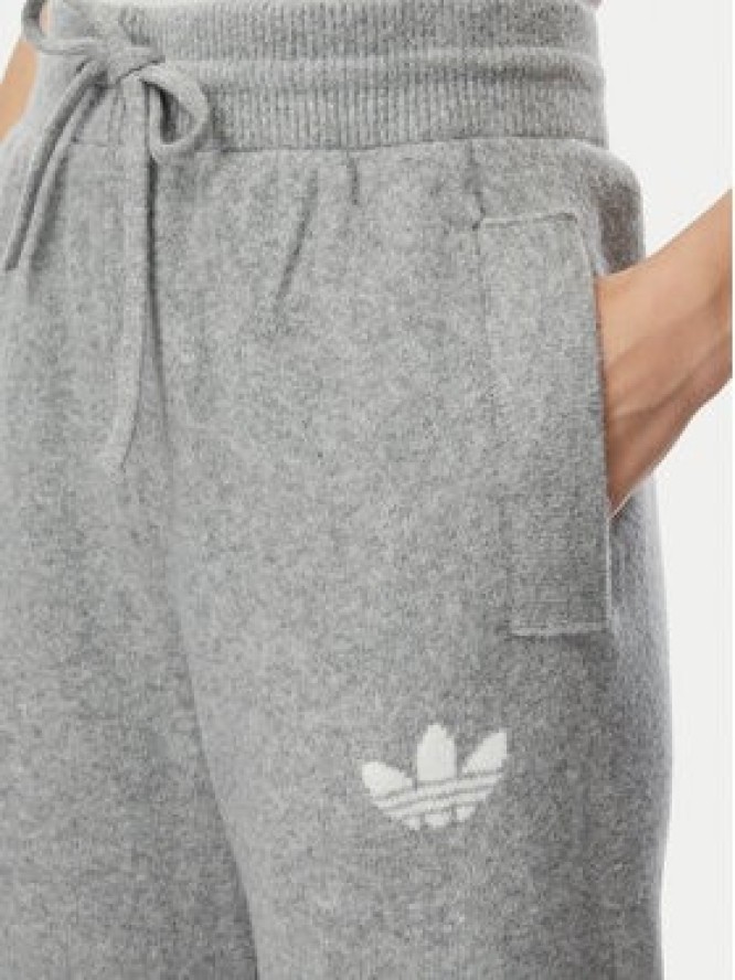 adidas Spodnie dresowe Essentials IA4439 Szary jasny Loose Fit