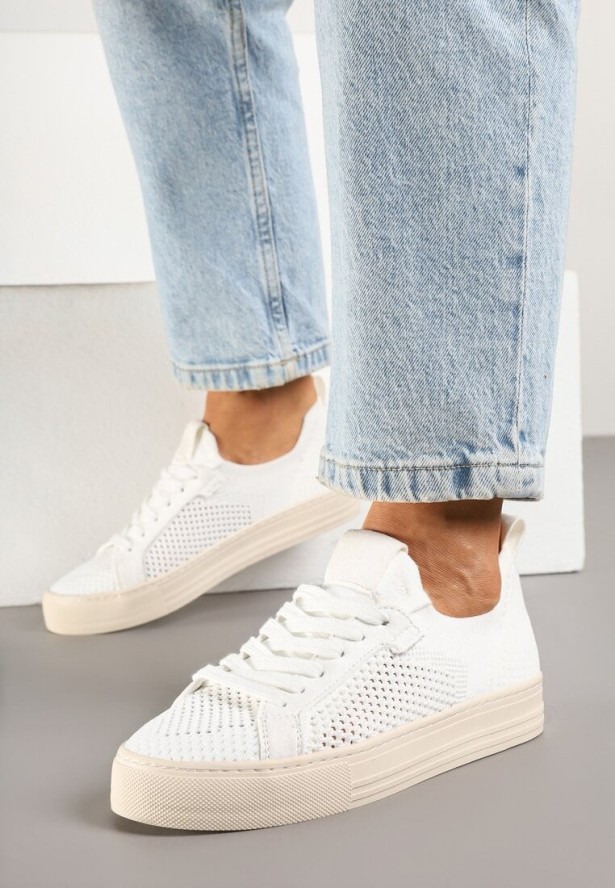 Białe Sneakersy z Siateczkową Cholewką i Metaliczną Nicią Nimiovana