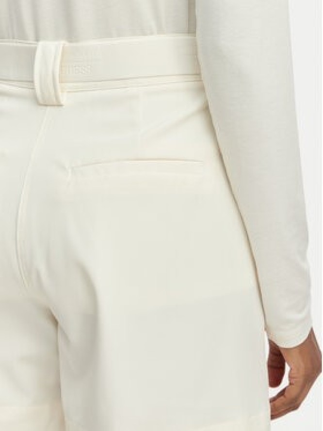 Guess Szorty materiałowe W6GD01 W1415 Kremowy Regular Fit