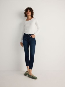 Jeansy slim fit ze średnim stanem - granatowy