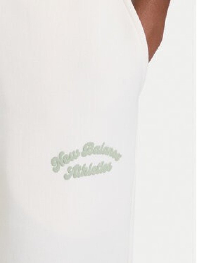 New Balance Spodnie dresowe WP53902 Biały Relaxed Fit